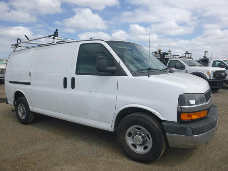 2014-chevrolet-express-2500-image-3