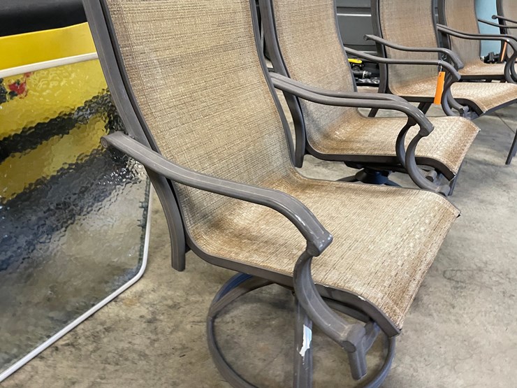 #3160-•-(2)-swivel-patio-chairs-image-4