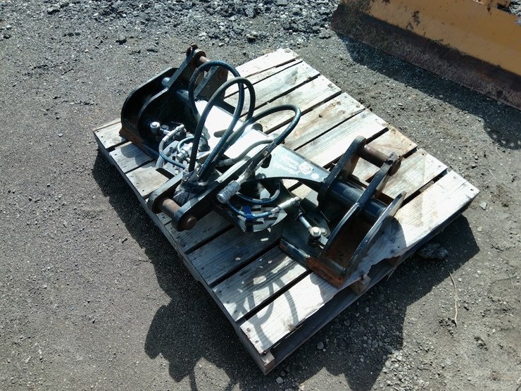 2022-wain-roy-yanmar-wheel-loader-quick-attach-coupler-image-2