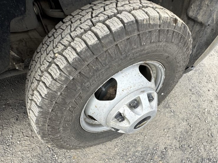 2013-chevrolet-silverado-3500-image-16