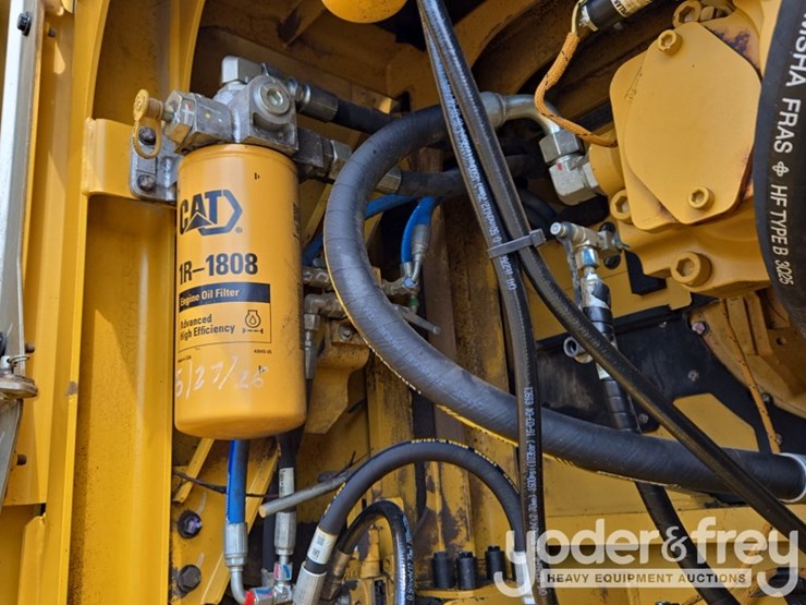 2018-caterpillar-352-image-42