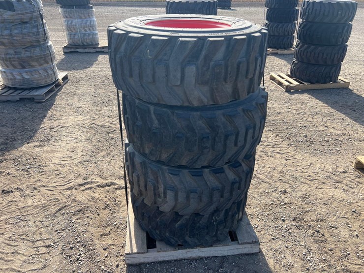 bobcat-heavy-duty-tires-image-2