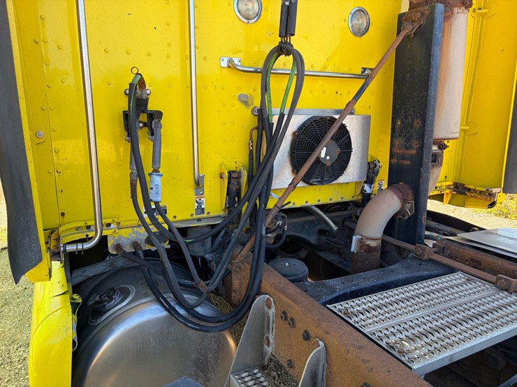 2007-peterbilt-387-image-7