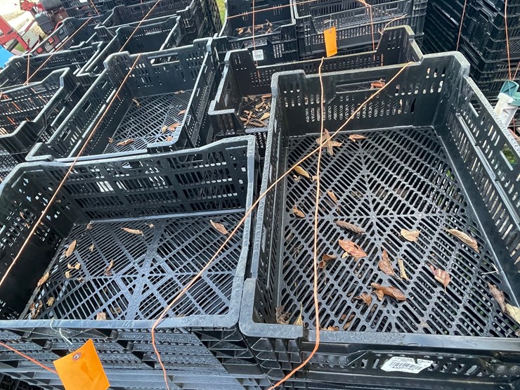 #3225-•-pallet-of-stackable-poly-crates-image-4