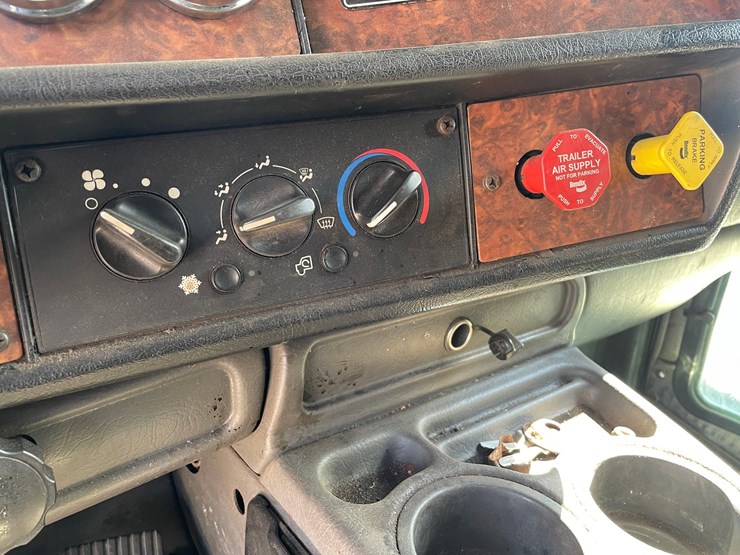2005-kenworth-t800-image-94