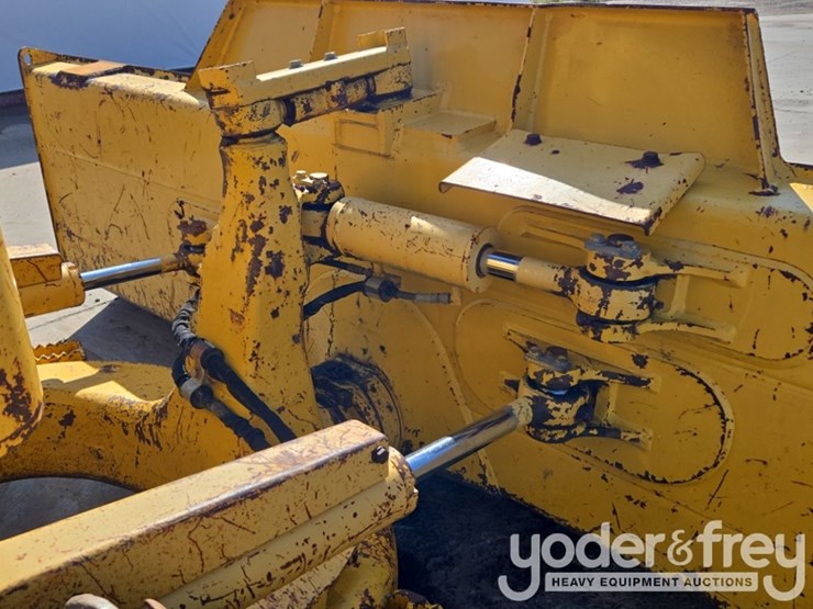 2020-komatsu-d39px-24-image-28