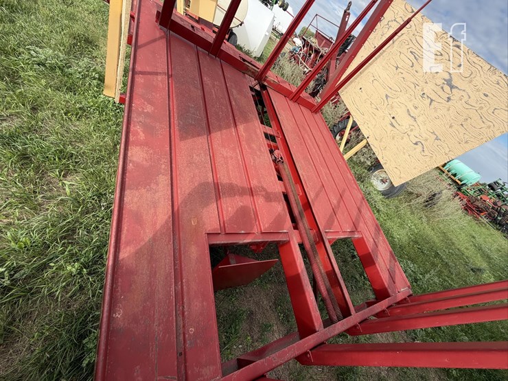 new-holland-1033-image-8