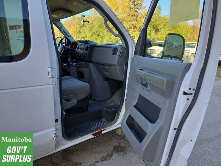 2013-ford-cargo-image-29