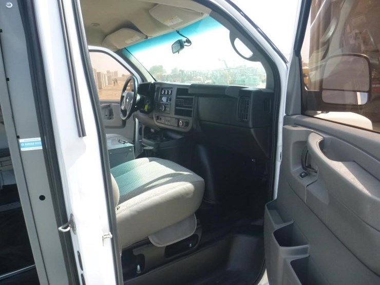 2015-chevrolet-express-2500-image-6