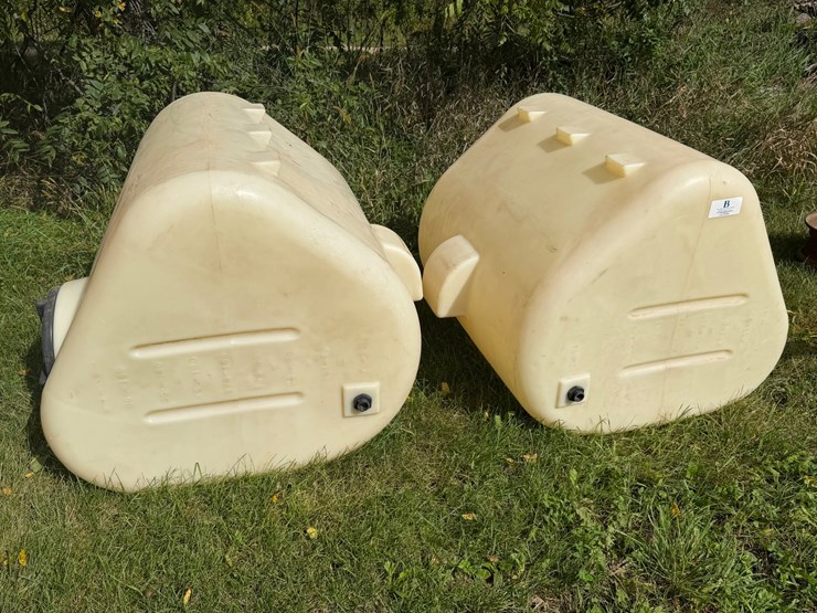 #4040-•-plastic-saddle-tanks-image-6