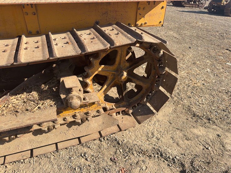 caterpillar-fifteen-image-10
