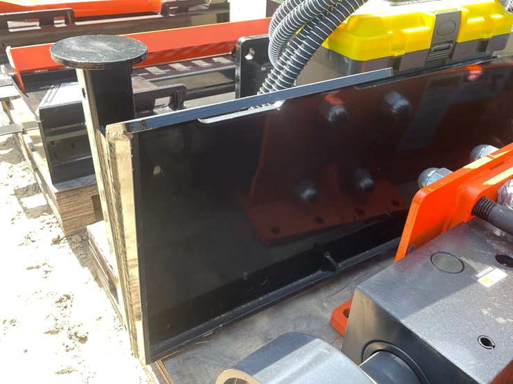 #2014-•-wolverine-skid-steer-post-driver-attachment-image-13