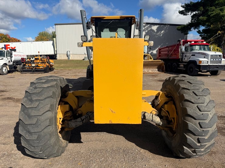 deere-672d-image-8