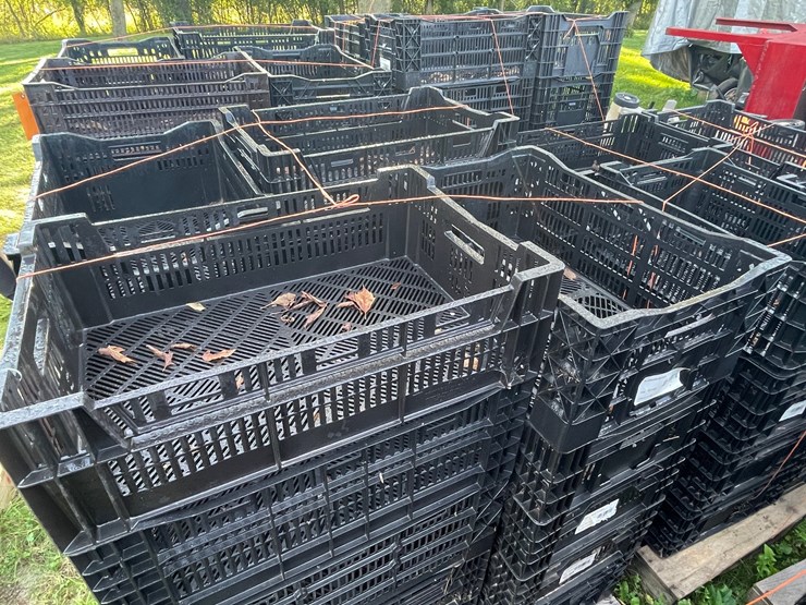 #3219-•-pallet-of-stackable-poly-crates-image-4