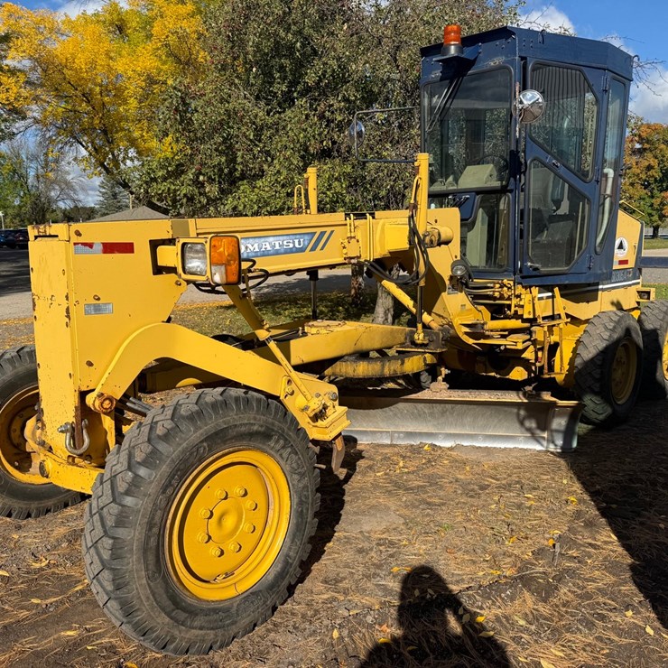 #3534 • Komatsu GD305A Motor Grader