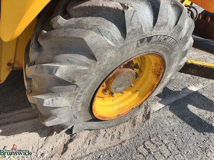 new-holland-b95b-image-8