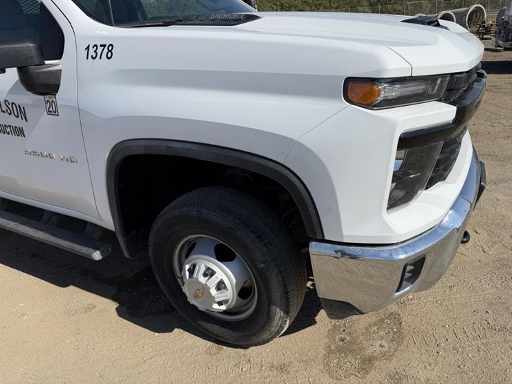 2025-chevrolet-3500-image-13