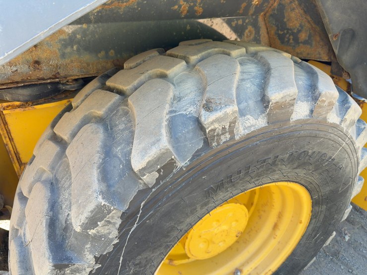 2017-deere-410l-image-14