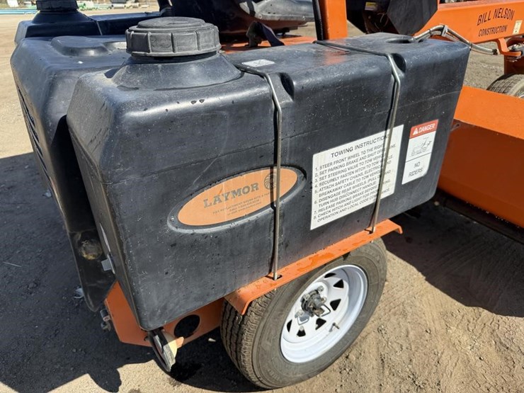 lay-mor-sm-300-3-wheel-broom-image-28