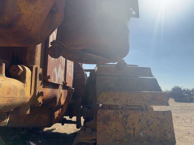 caterpillar-thirty-image-14