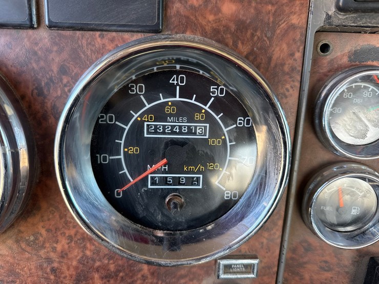 2005-kenworth-t800-image-65
