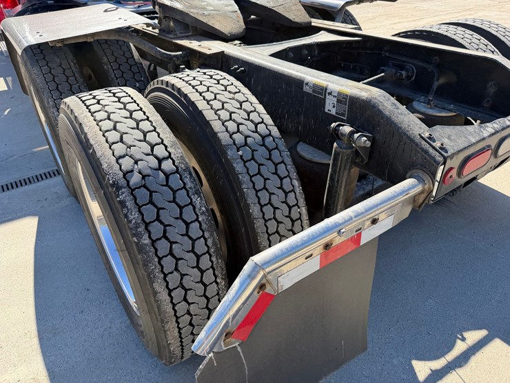2020-peterbilt-389-image-36