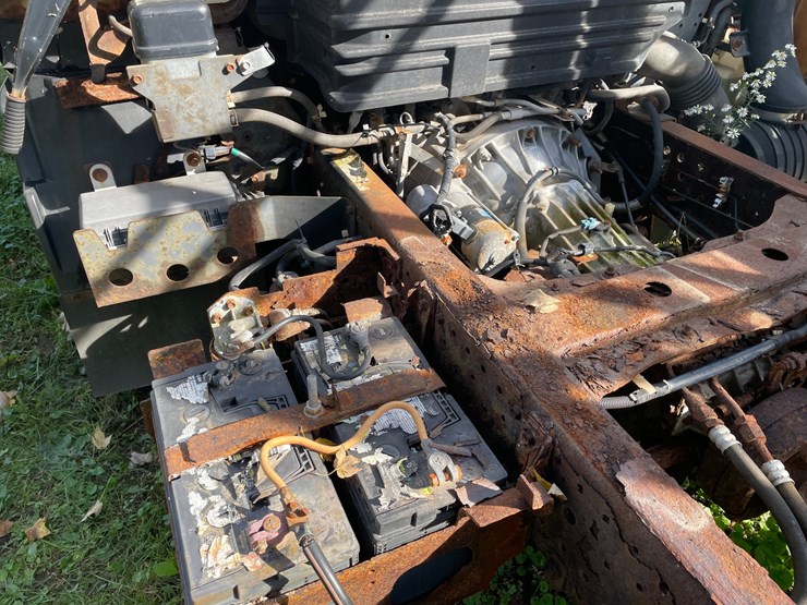 isuzu-nqr-image-47