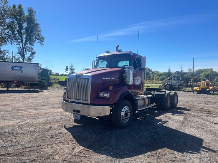 #117-•-2011-western-star-semi-tractor-(has-wi-title)-(forestville,-wi)-image-1