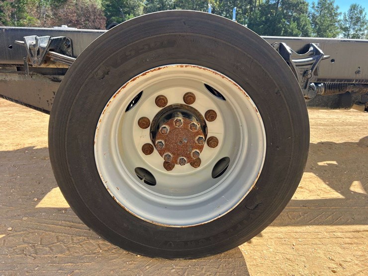 2019-chevrolet-silverado-5500hd-image-37