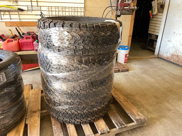 #1861-•-(4)-bf-goodrich-all-terrain-baja-champion-tires-image-1