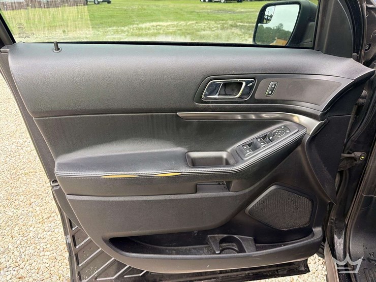 2018-ford-explorer-image-11