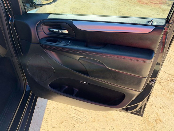 2019-dodge-grand-caravan-gt-image-16