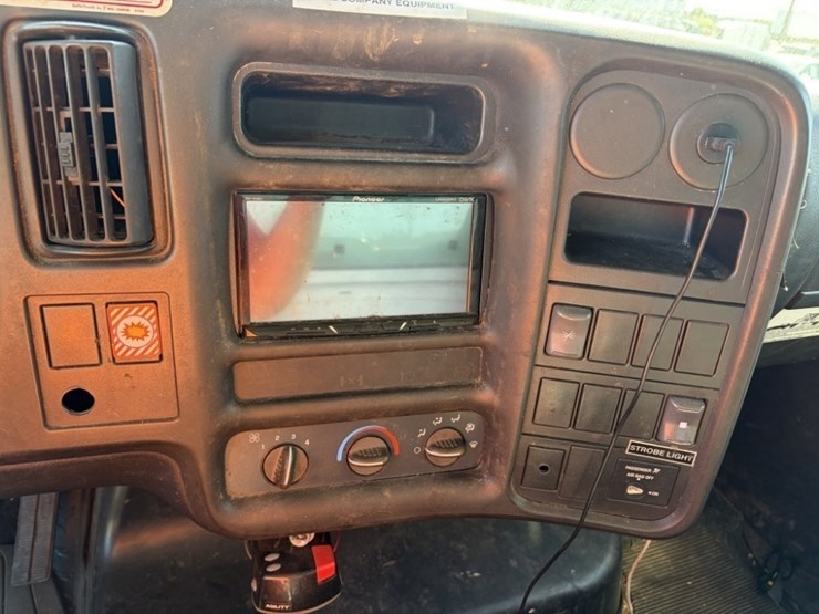 2006-gmc-c6500-chip-truck-image-25