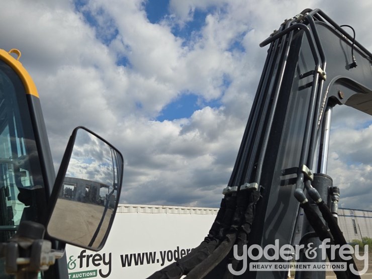 2020-deere-85g-image-58