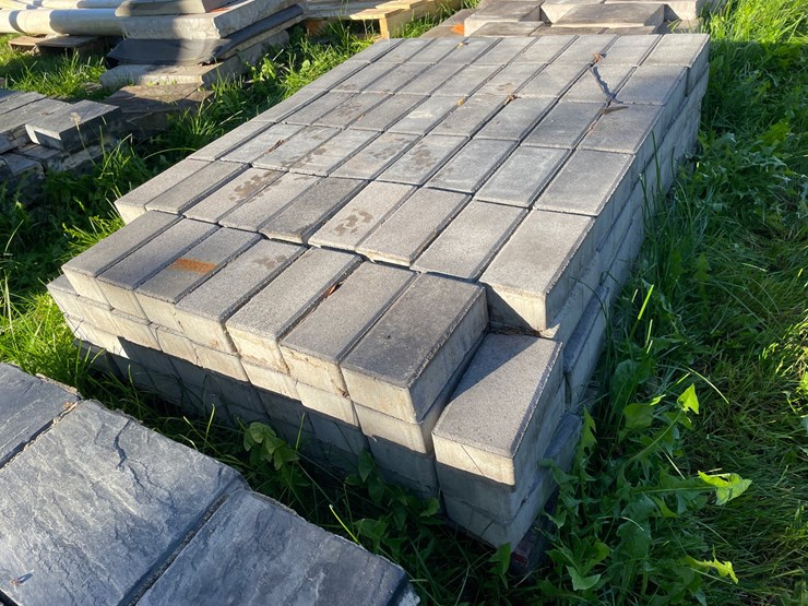 #3178-•-pallet-of-decorative-landscape-block-image-5