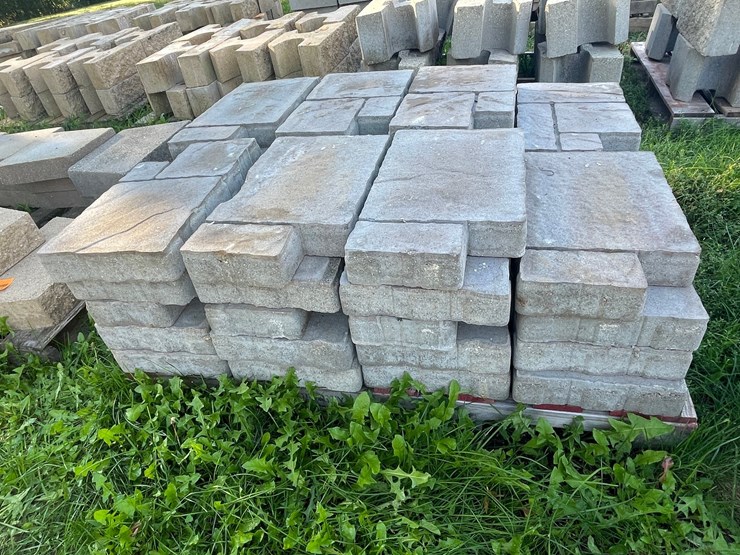 #3193-•-(2)-pallets-of-decorative-pavers-image-5
