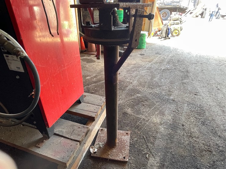 #1847-•-hotsy-cold-water-pressure-washer-and-hose-reel-image-16
