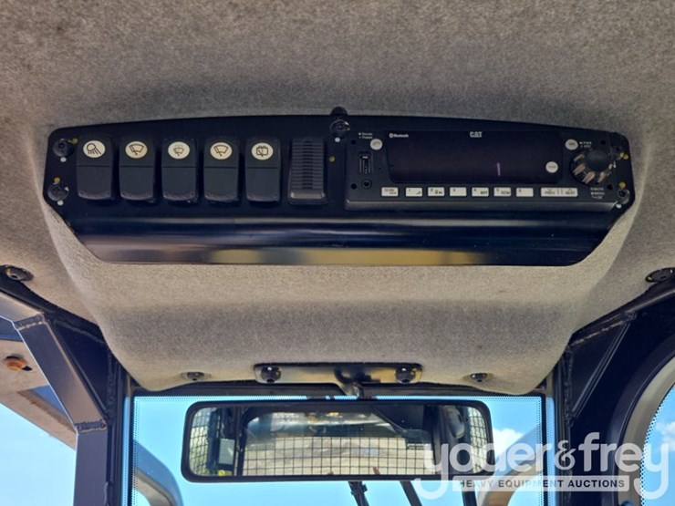 2021-caterpillar-d4-lgp-image-63