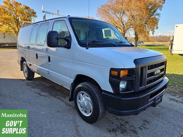 2013-ford-cargo-image-2