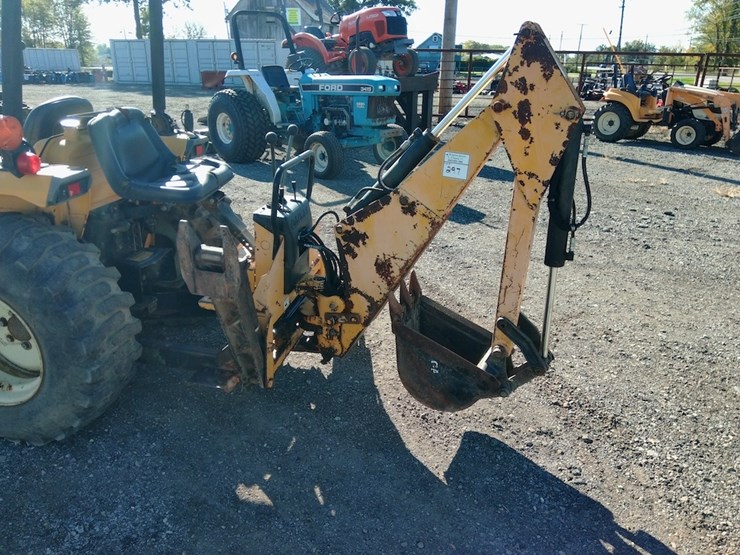 cub-cadet-408-backhoe-attachment-image-2