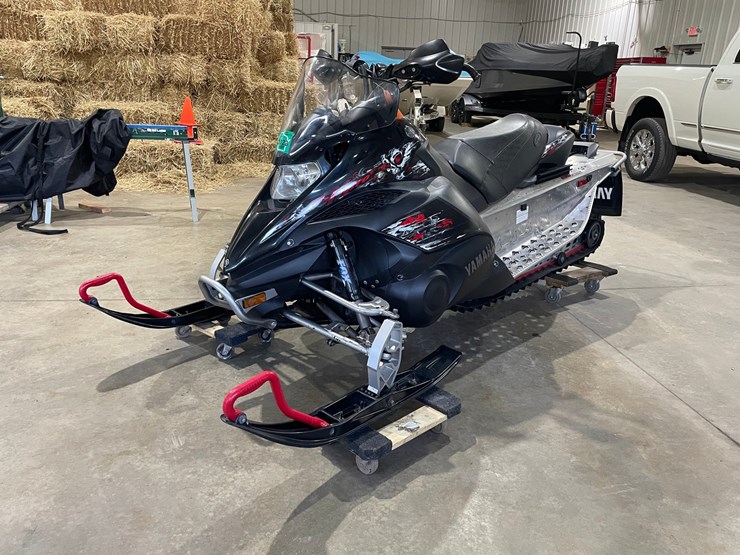 #3152-•-2008-yamaha-fx-nytro-snowmobile-image-1