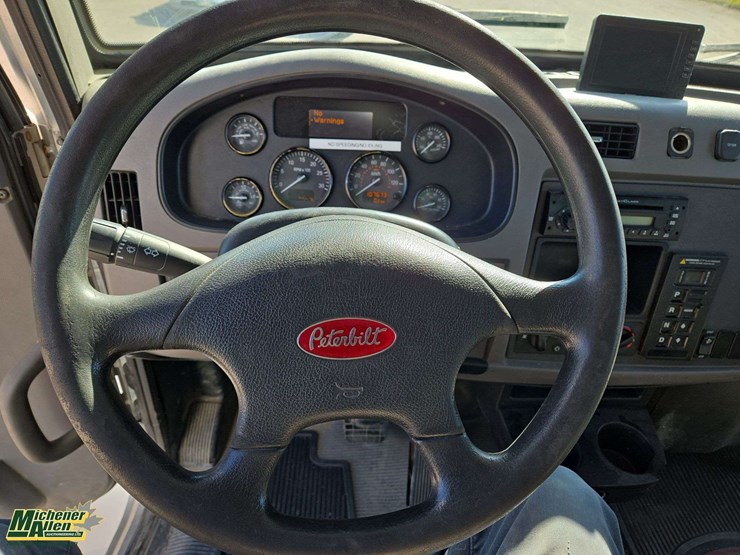 2014-peterbilt-325-image-15