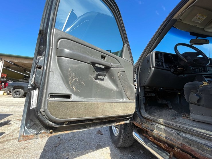 2004-gmc-2500hd-image-41