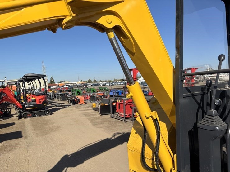 komatsu-pc28uu-image-16