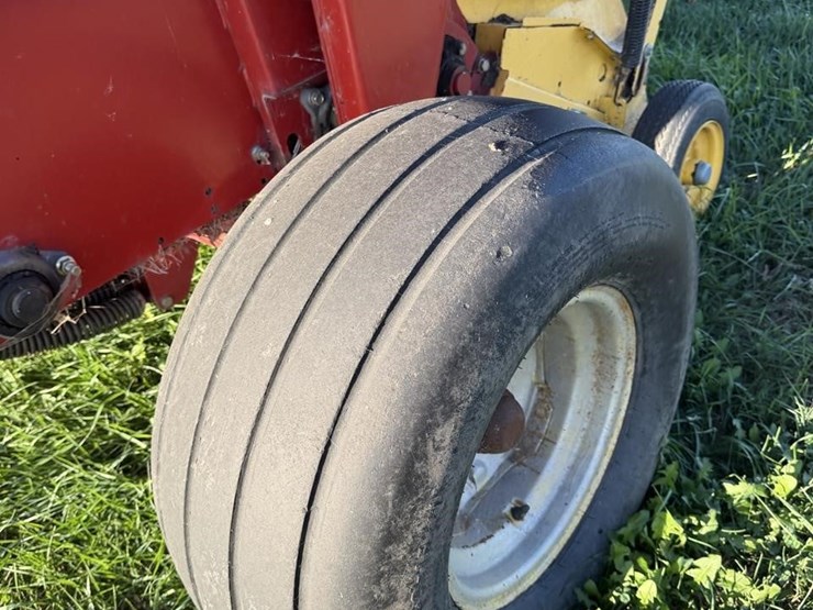 new-holland-br7090-image-23