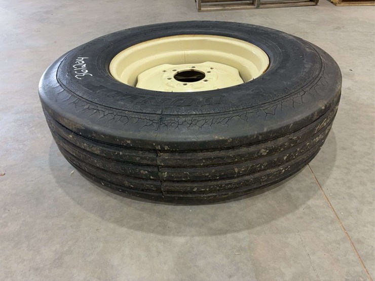 dunlop-9.00-r-20-implement-tire-on-6-lugg-rim-image-2