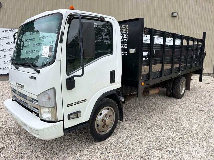 2008-isuzu-npr-image-1