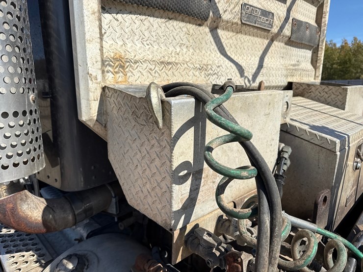 2005-kenworth-t800-image-35