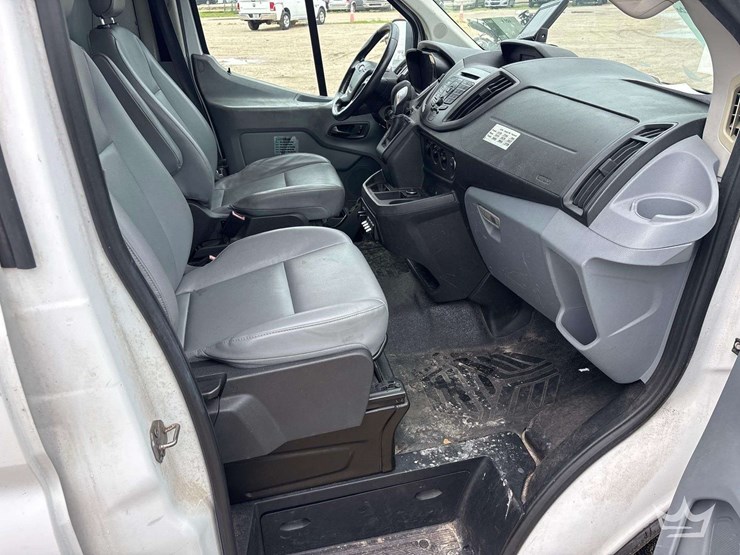 2016-ford-transit-image-24