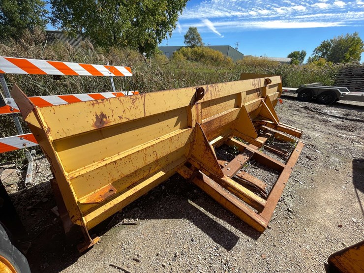 #1842-•-16'-loader-snow-pusher-attachment-image-10